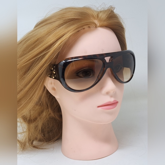 Gucci Tortoiseshell Sunglasses with Gold Accents - Picture 10 of 16